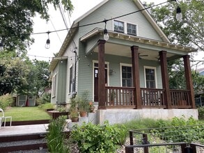 Building Photo - 2014 E 11th St