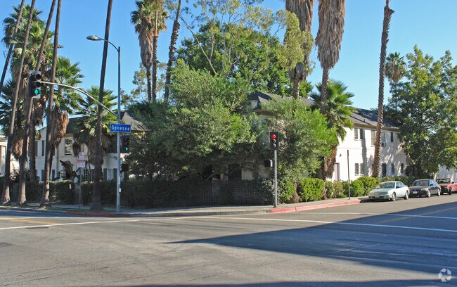 Building Photo - 7714-7730 Hollywood Blvd