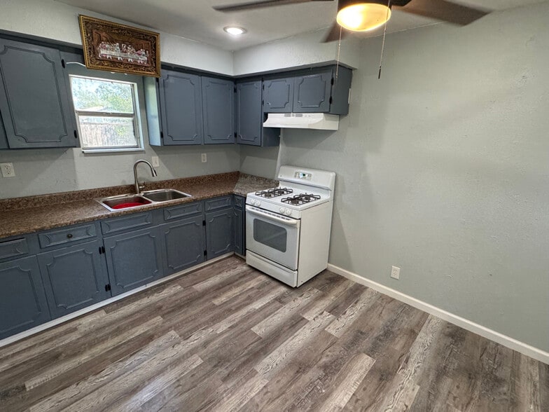 Building Photo - 504 2nd St