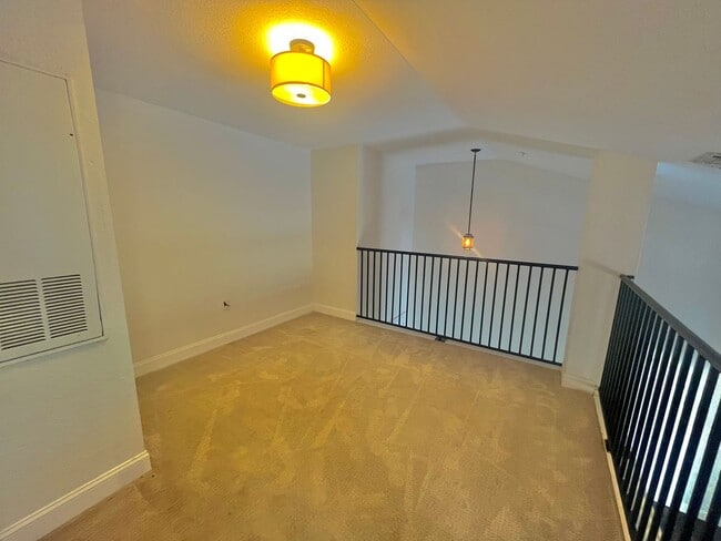 Building Photo - Spacious 2 Bed, 2 Bath + Loft in Prime Lak...