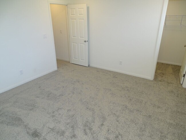 Building Photo - 5 Bedroom Home, 1st Floor Bed and Full Bath, Loft In Inspirada