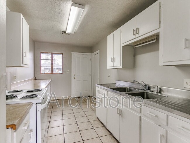 Building Photo - 1308 Kinkaid Dr