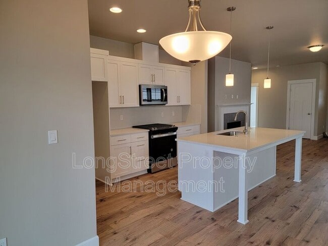 Building Photo - 5221 SW Hudson Ave