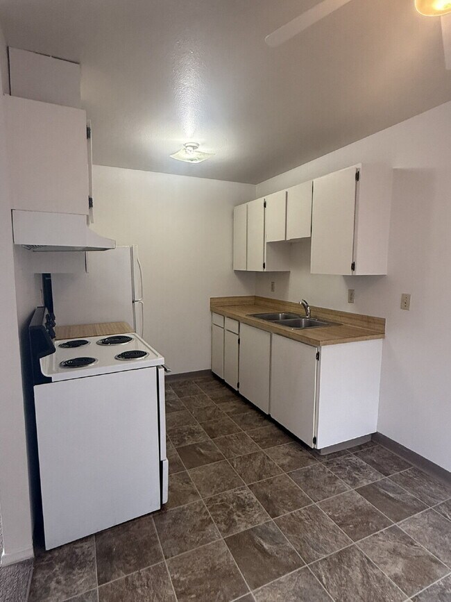 Building Photo - Cozy 1 Bedroom Apartment- $300 off 1st Mon...