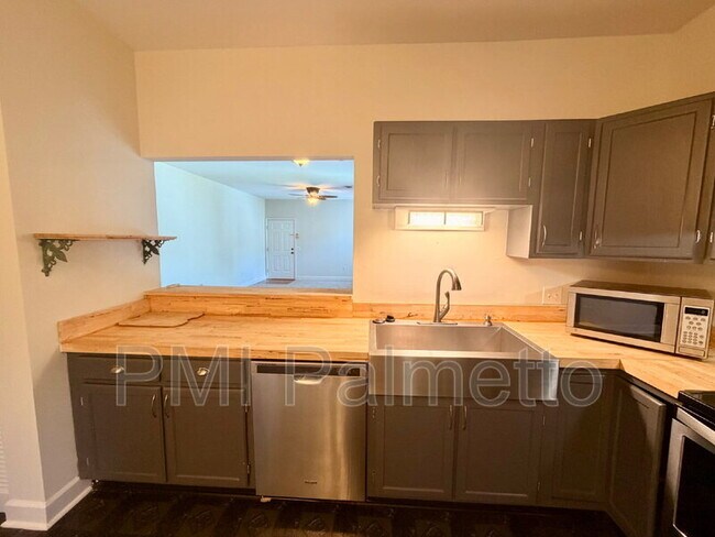Building Photo - 3923 W Buchanan Dr