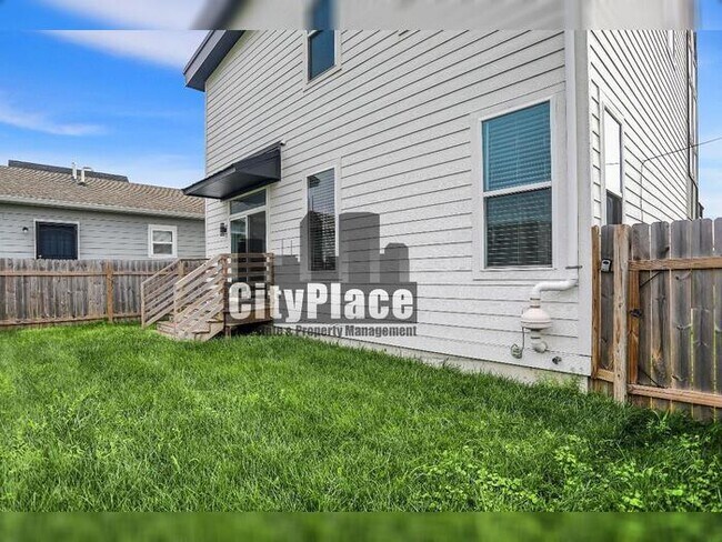 Building Photo - 2008 Yandes St