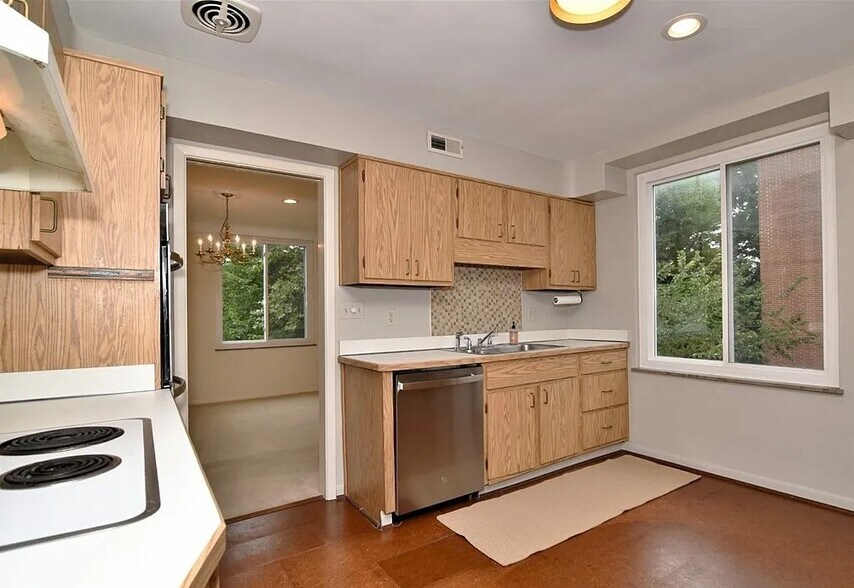 Kitchen - 19425 Van Aken Blvd