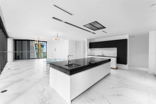 Building Photo - 1000 Biscayne Blvd