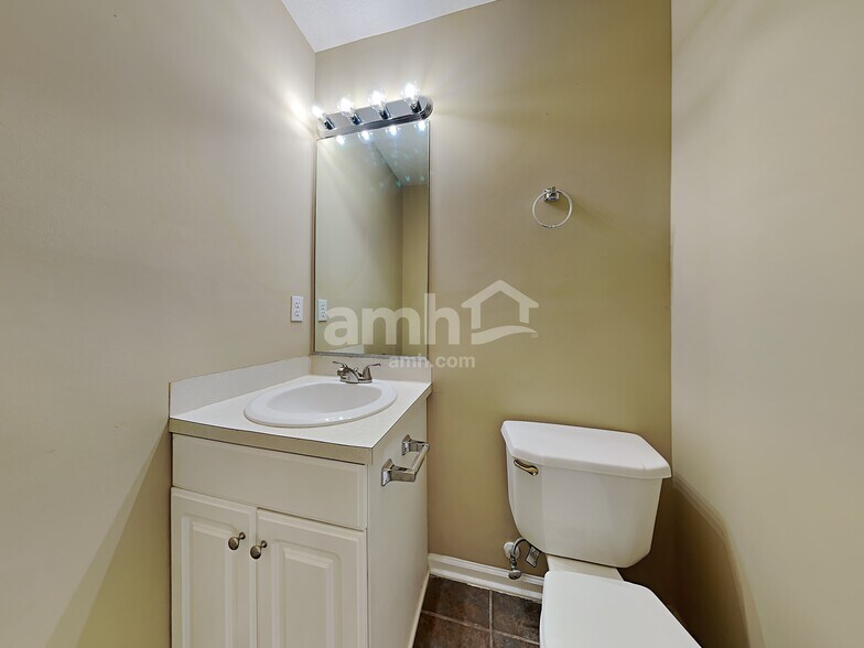 Building Photo - 4465 Greenfield Way Dr