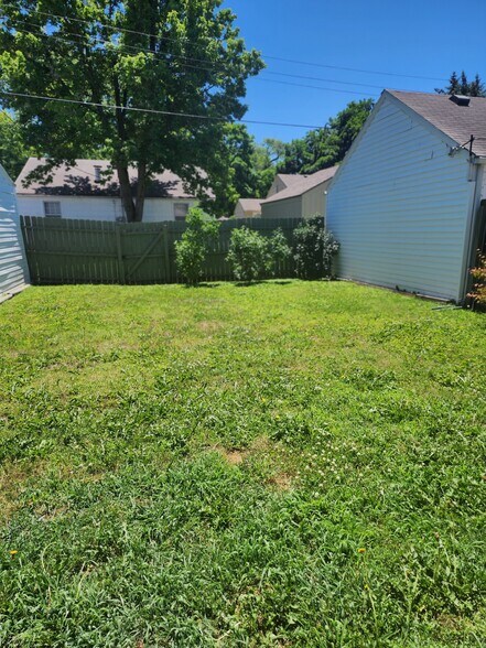 Back Yard - 505 E 28th Ave