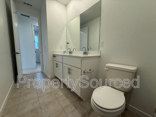 Building Photo - 1753 Lacey Ave