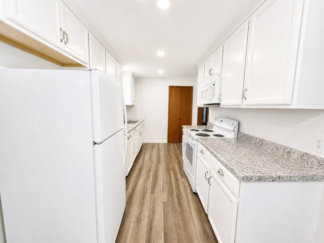 Building Photo - Charming Updated Home Near Christiansburg Shopping and Dining
