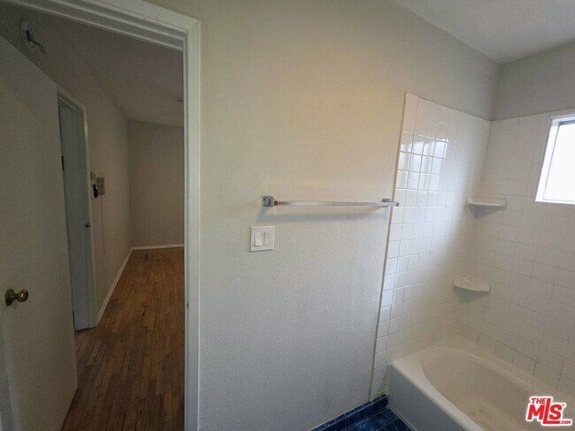 Building Photo - 632 Santa Clara Ave