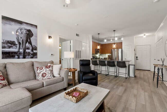 Building Photo - Midtown Village 2 Bed 2 Bath Condo! Available June 1st!