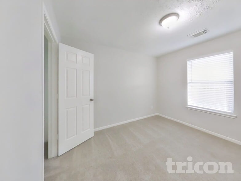 Building Photo - 7402 Deloache Ave