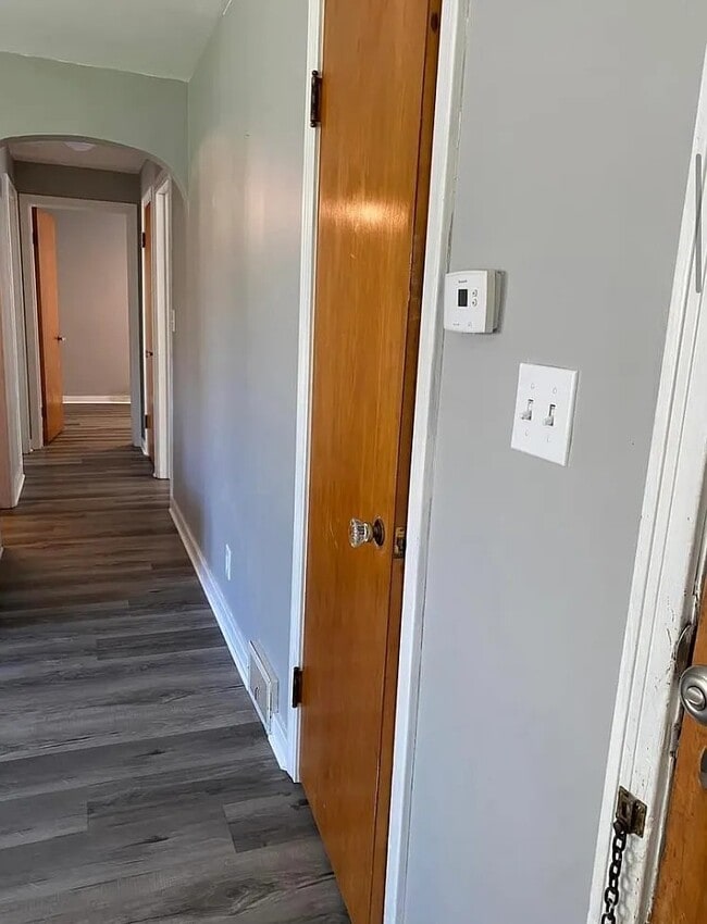 Building Photo - 31 Savona St