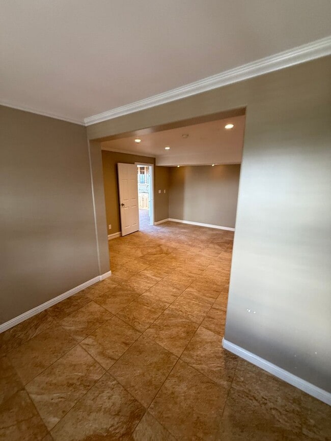 Building Photo - 1627 Paula Dr