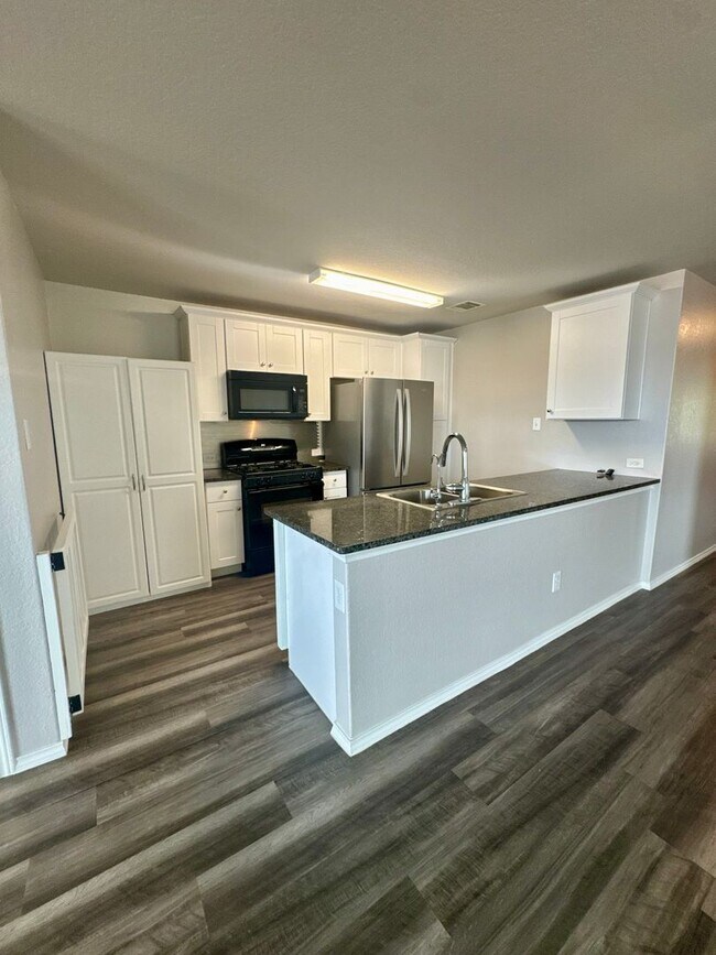 Building Photo - AVAILABLE IN BULVERDE!  In Hidden Trails S...
