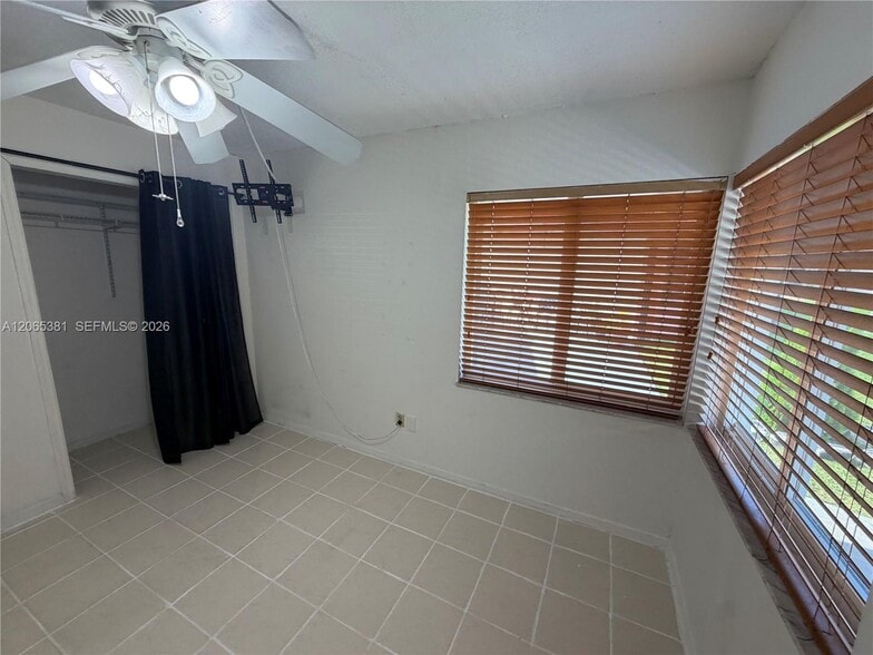 Building Photo - 3613 SW 112th Pl