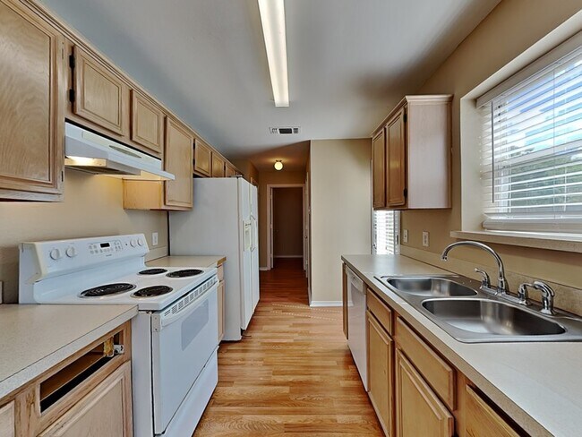 Building Photo - 1017 Woodall Dr