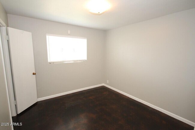 Building Photo - 3034 E Cheery Lynn Rd