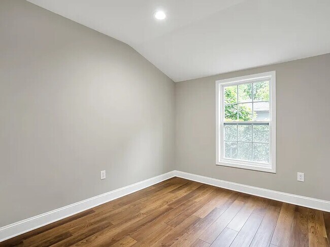 Building Photo - 13 Pinehurst St