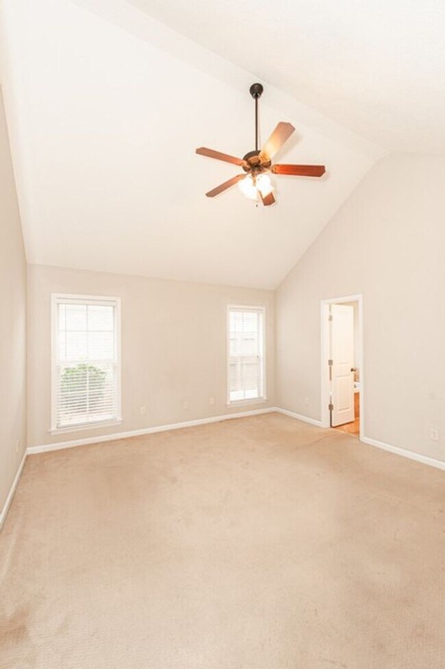 Building Photo - 8740 Lindsey Ln