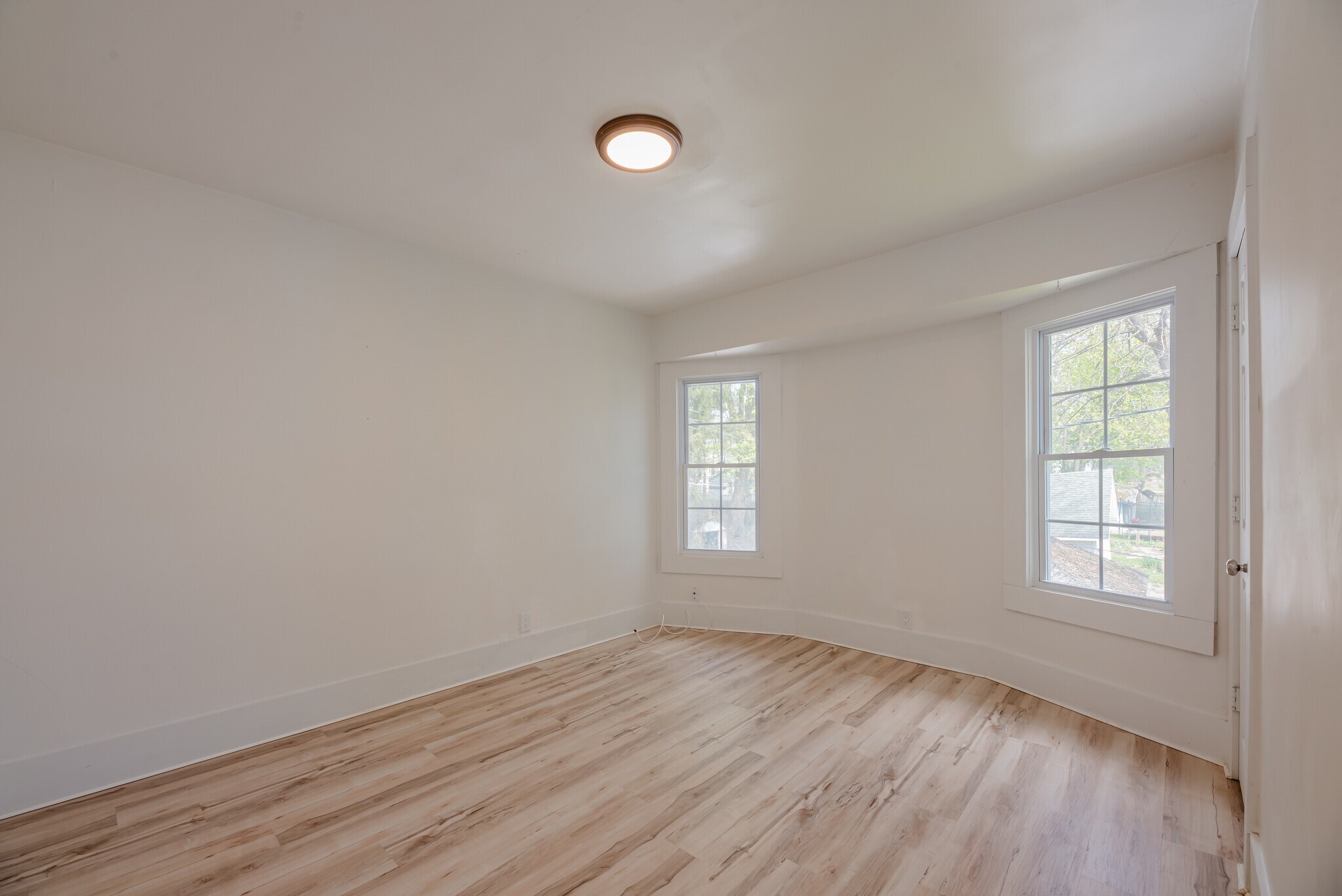Building Photo - 575 Woodbine Ave