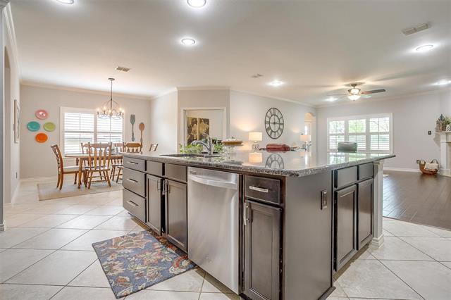 Building Photo - 13704 Southern Oaks Dr