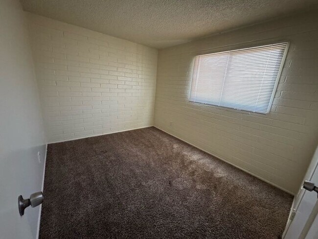 Building Photo - Maryvale 2br townhome