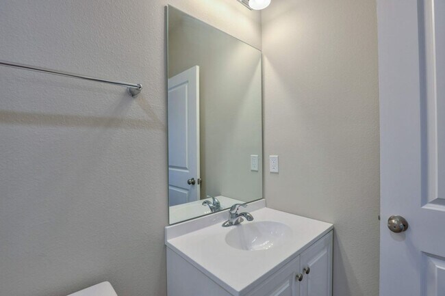 Building Photo - 537 Lorene St