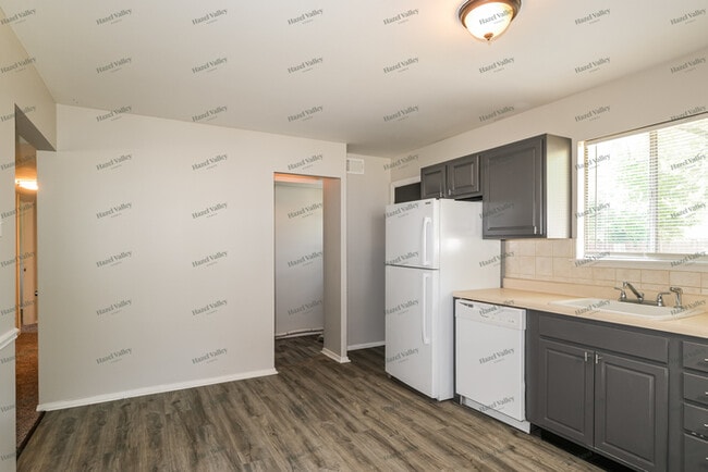Building Photo - 680 Lexington Park