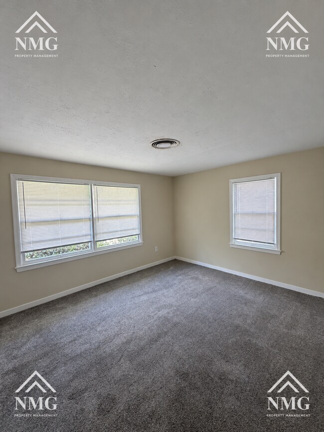 Building Photo - 215 Wildwood Ter