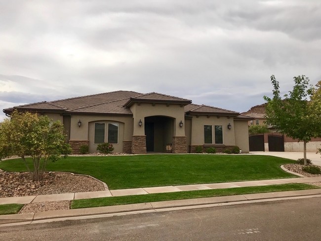 Primary Photo - **Beautiful Little Valley Home**