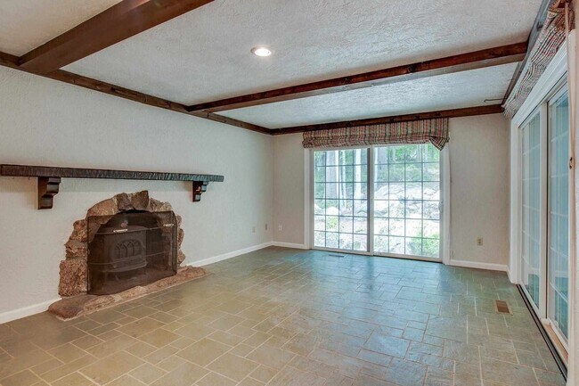 Building Photo - 27 Buttonwood Rd