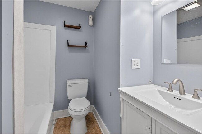 Building Photo - 408-408 N Parker Ave