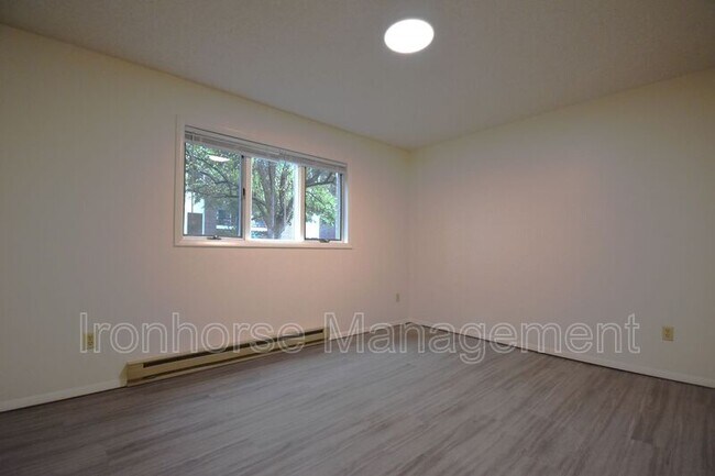 Building Photo - 811 W Villard St