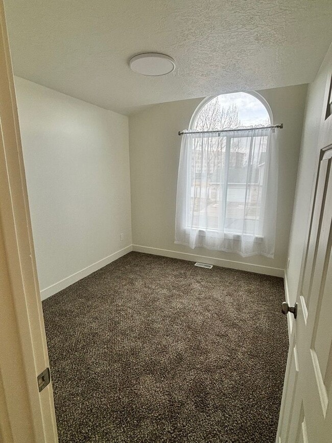 Building Photo - Immaculate Fully Remodeled Orem Home for Rent