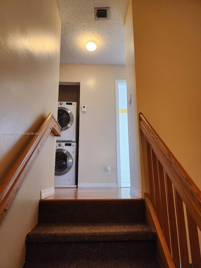 Building Photo - 820 NE 212th Terrace