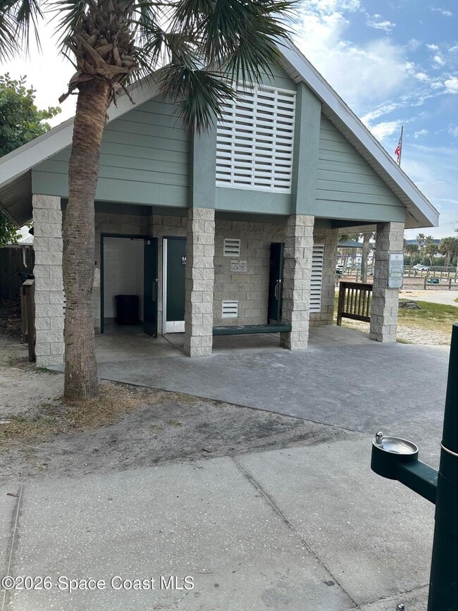 Building Photo - 335 Paradise Blvd