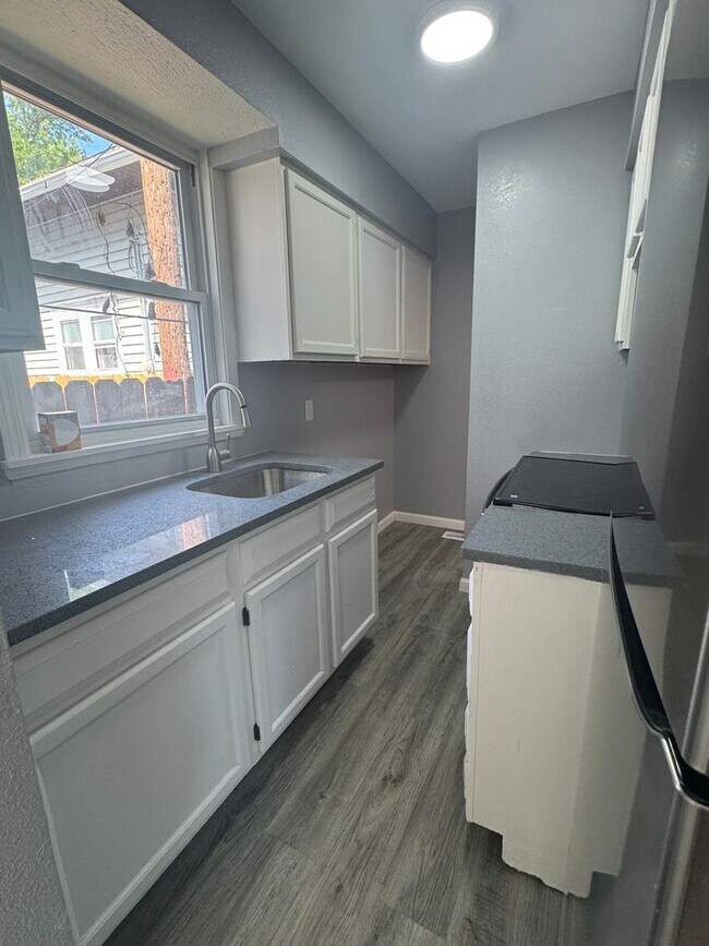 Building Photo - 2 bed 2 bath Bungalow in South Lincoln