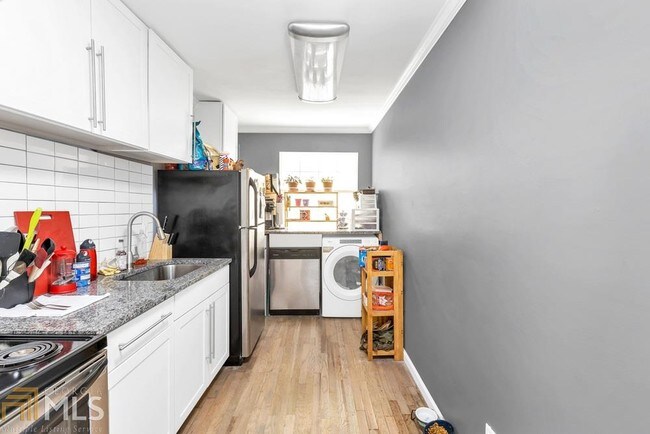 Building Photo - 714 Bryan St SE