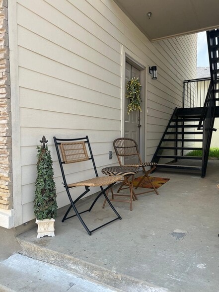 Primary Photo - 1201 Gage Ave