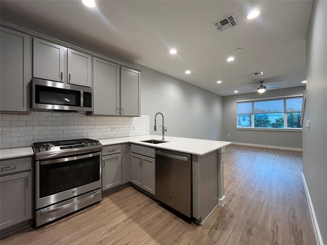 Building Photo - 11402 Pastini Cir