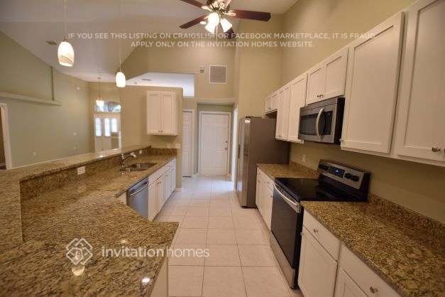 Building Photo - 456 San Ambrosio St