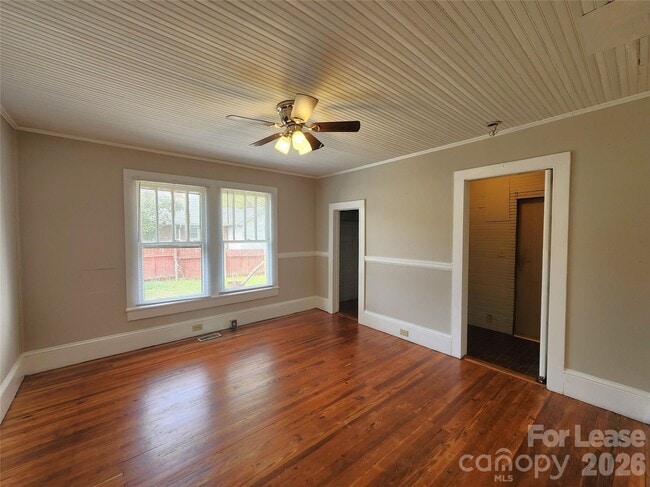 Building Photo - 1507 Ln St