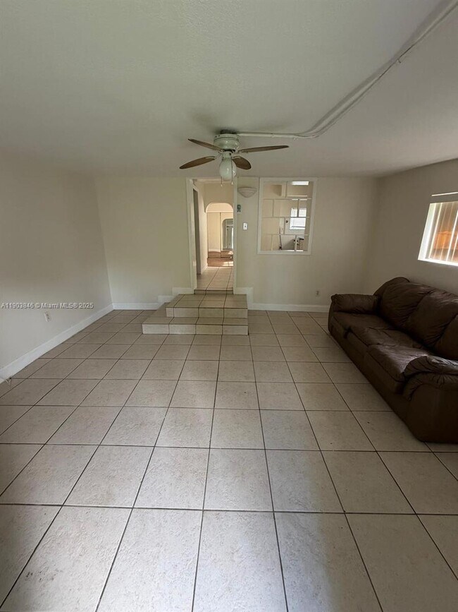 Building Photo - 5411 Ravenswood Rd