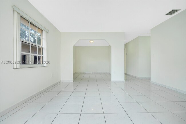 Building Photo - 3650 SW 27th St