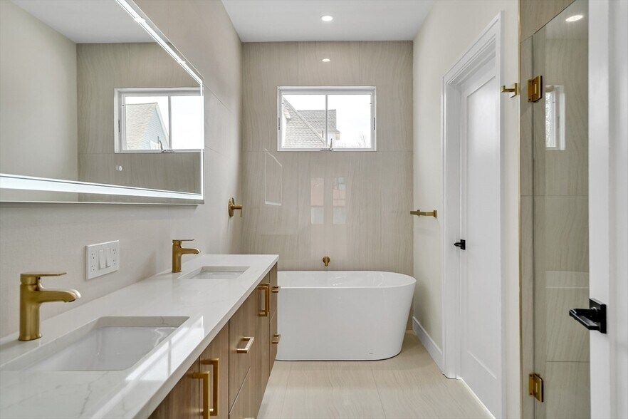 Building Photo - 77 Thorndike St