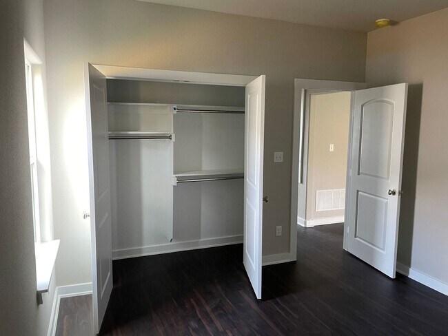 Building Photo - 3 BR/2 BA Corsicana Home